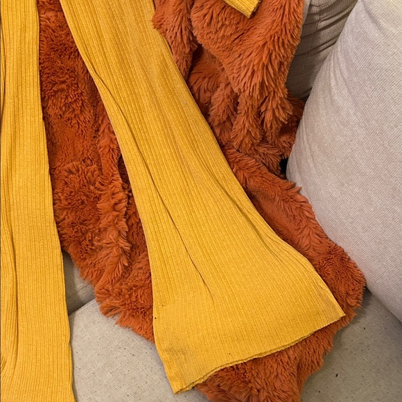 Yellow Ribbed Knit Two-Piece Set - Picture 4 of 5